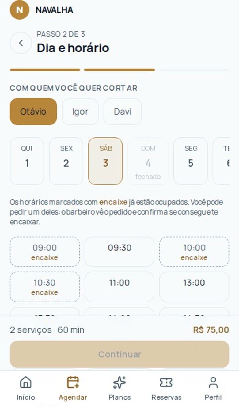 O cliente escolhendo barbeiro, dia e horário pelo link da barbearia.